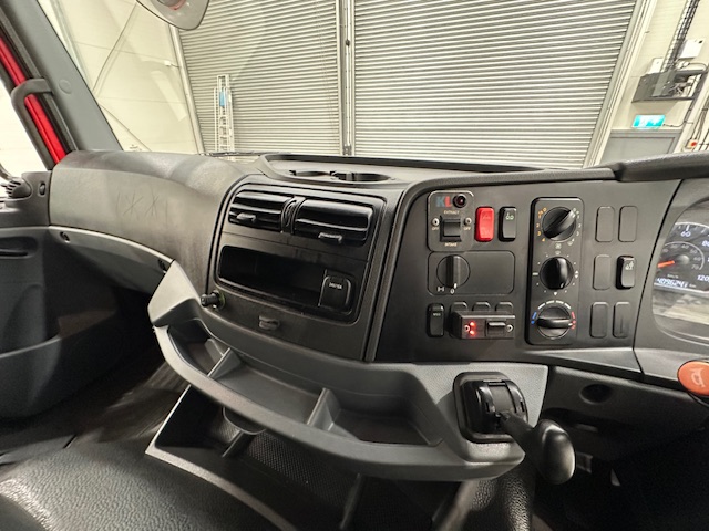 Mercedes Axor 2529 6×2 Rear Lift Day Cab Box Van