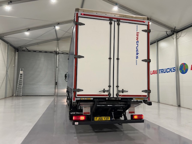 DAF CF 250 4×2 Sleeper Cab Curtainsider