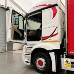 Mercedes Actros 1824 4×2 Sleeper Cab Curtainsider - thumbnail