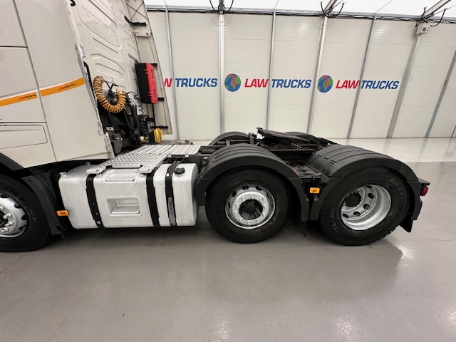 Volvo FH 460 6×2 Midlift Tractor Unit