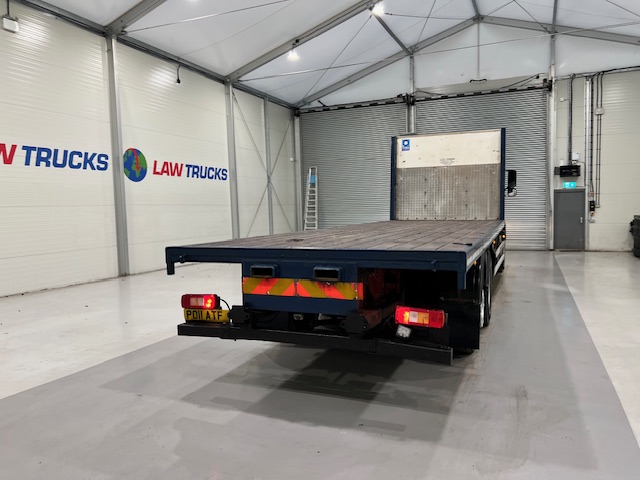 Volvo FM 330 6×2 Rear Lift Sleeper Cab Flatbed