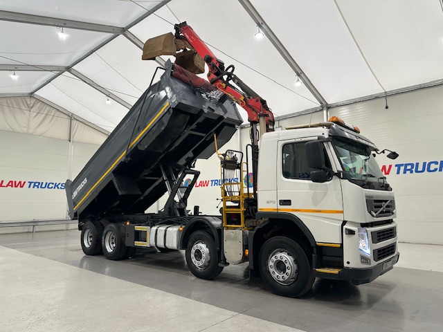 Volvo FM 370 8×4 Steel Tipper Grab