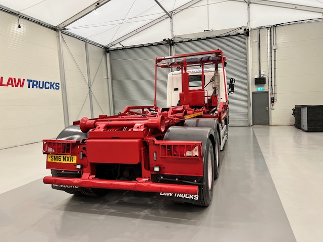 Scania P370 8×4 Rest Cab Hookloader Manual