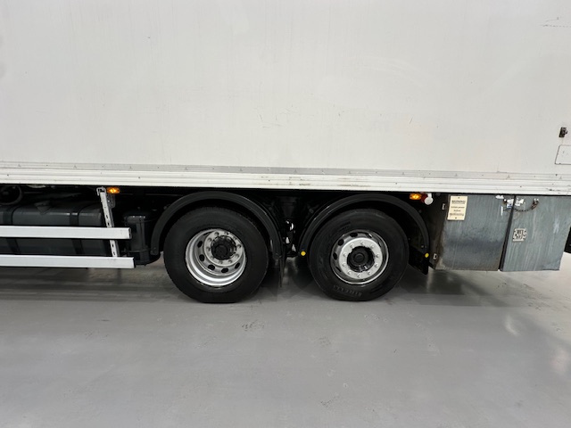 DAF  CF 290 6×2 Rear Steer Fridge Box