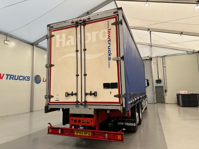 Iveco Stralis 360 6×2 Rear Steer Curtainsider