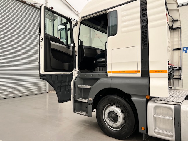 MAN TGX 26.440 6×2 Midlift Tractor Unit