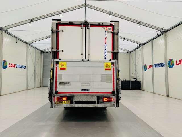 DAF CF 290 6×2 Rear Steer Fridge Box