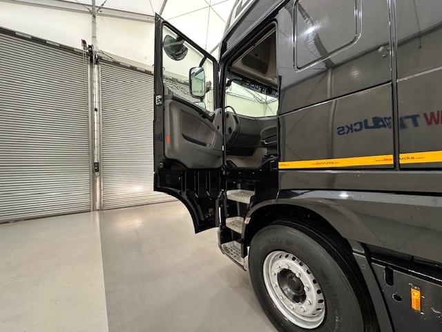 DAF XF 510 6×2 Midlift Tractor Unit
