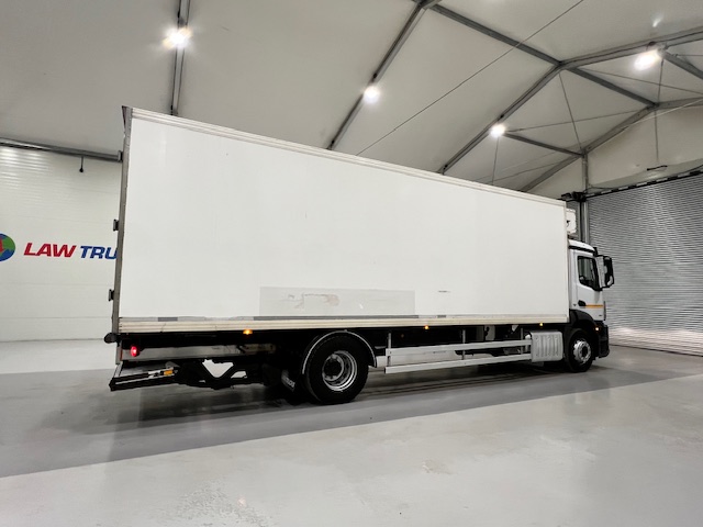 Mercedes Antos 1827 Day Cab Fridge Box