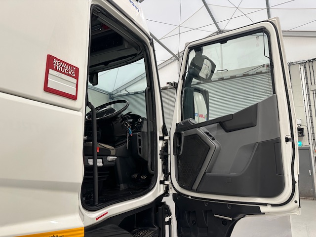 Renault T460 6×2 Midlift Tractor Unit