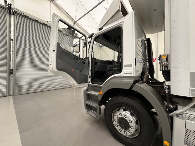 Mercedes Axor 1824 Day Cab Fridge Box