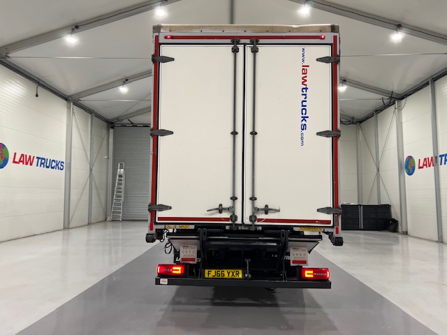 DAF CF 250 4×2 Sleeper Cab Curtainsider
