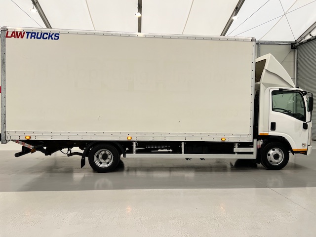 Isuzu N75.190 Day Cab Box Van