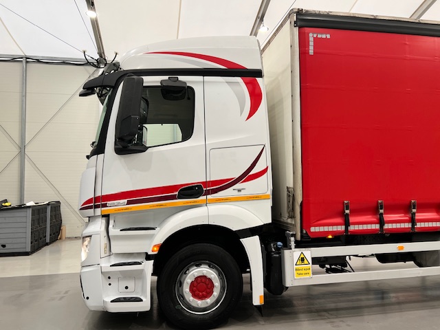 Mercedes Actros 1824 4×2 Sleeper Cab Curtainsider