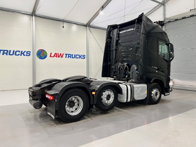 Volvo FH 500 6×2 Midlift Tractor Unit Safari Edition