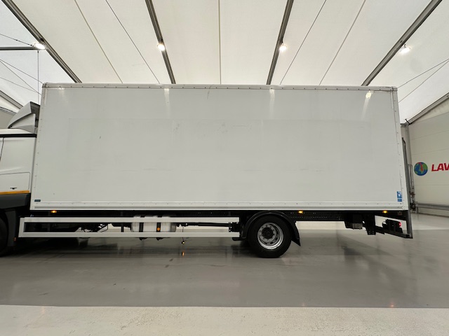 Mercedes Actros 1824 4×2 Sleeper Cab Box Van