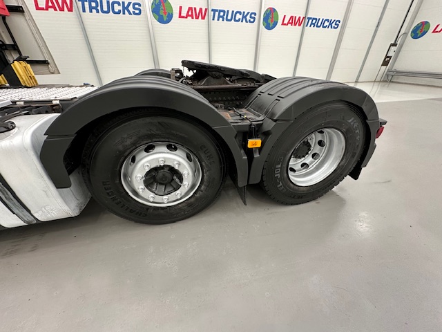 Volvo FH 460 6×2 Midlift Tractor Unit