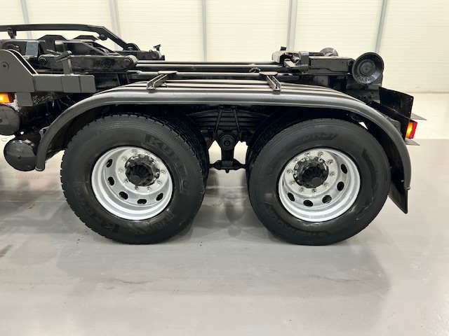 Scania P380 8×4 Day Cab Hookloader Manual