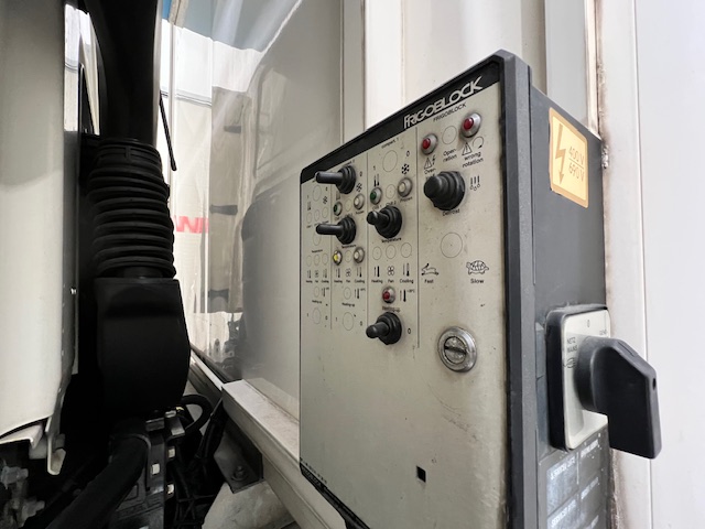 DAF CF 290 6×2 Rear Steer Fridge Box