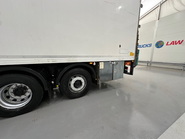 DAF  CF 290 6×2 Rear Steer Fridge Box