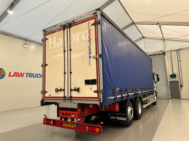 Iveco Stralis 360 6×2 Rear Steer Curtainsider