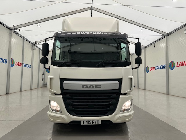 DAF CF 330 6×2 Rear Lift Sleeper Cab Curtainsider