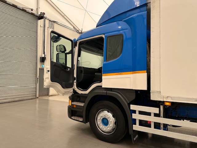 Scania P250 4×2 Sleeper Cab Fridge Box
