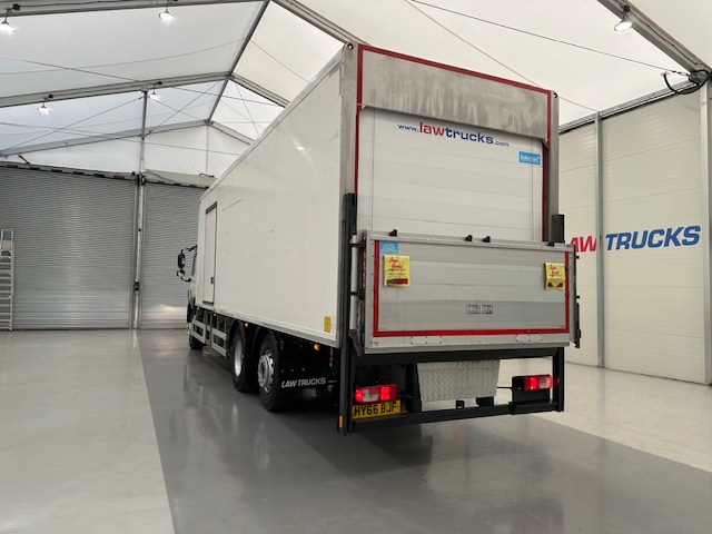 DAF CF 330 6×2 Sleeper Cab Fridge Box