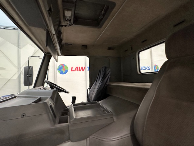 Volvo FL10 320 4×2 Sleeper Cab Tractor Unit
