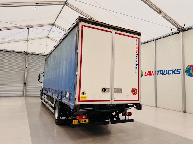 DAF CF 220 4×2 Sleeper Cab Curtainsider