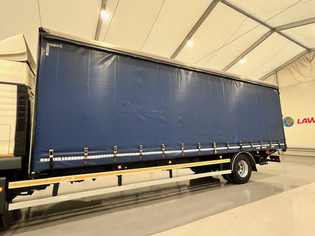 MAN TGM 18.250 4×2 Sleeper Cab Curtainsider