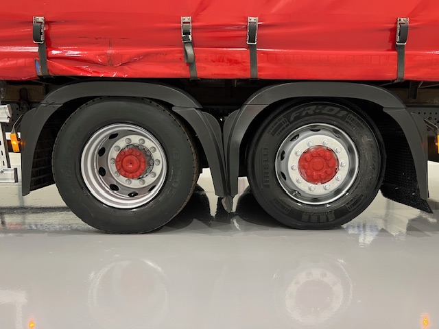 Mercedes Actros 2530 6×2 Sleeper Cab Curtainsider
