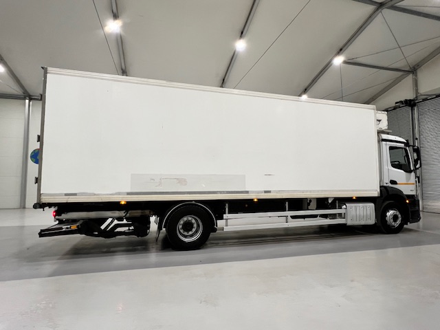 Mercedes Antos 1827 Day Cab Fridge Box