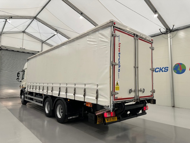 DAF CF 330 6×2 10 Tyre Sleeper Cab Curtainsider