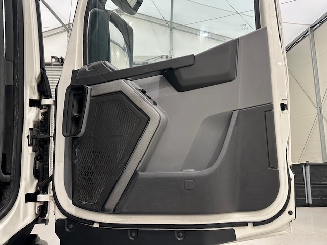 Renault T460 6×2 Midlift Tractor Unit