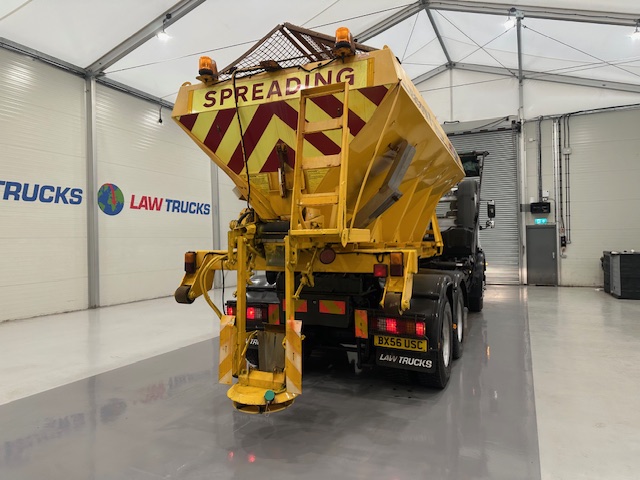 Mercedes Axor 2628 6×4 Day Cab Hookloader Gritter