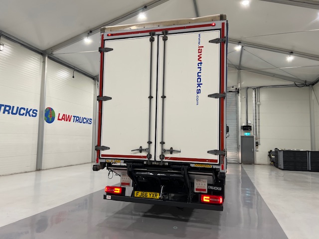DAF CF 250 4×2 Sleeper Cab Curtainsider