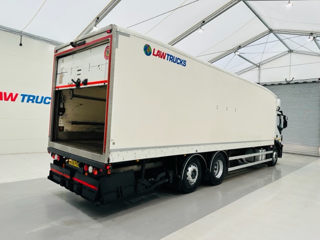 Iveco Stralis 310 Euro 6 6×2 Box Van