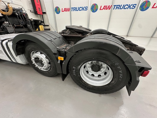 Volvo FH 460 6×2 Midlift Tractor Unit