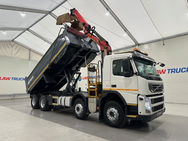 Volvo FM 370 8×4 Steel Tipper Grab