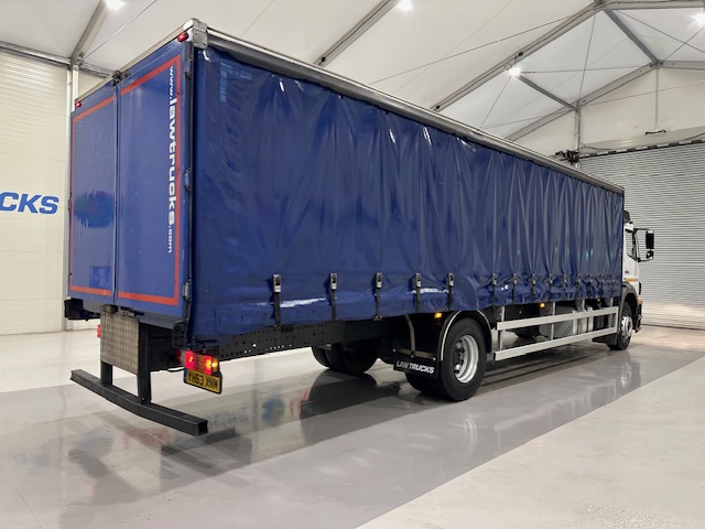 Mercedes 1824 4×2 Day Cab Curtainsider