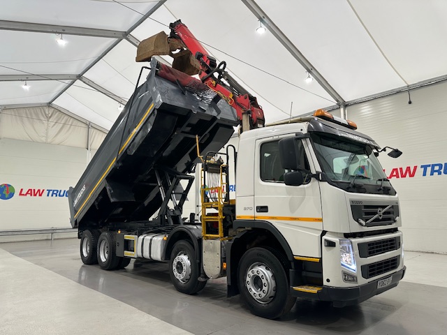 Volvo FM 370 8×4 Steel Tipper Grab