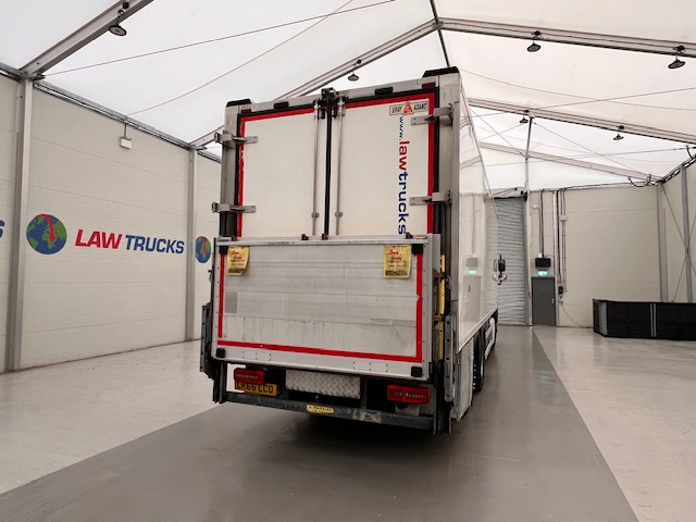 DAF CF 290 6×2 Rear Steer Fridge Box