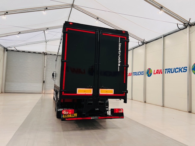DAF CF 330 6×2 Rear Lift Sleeper Cab Curtainsider