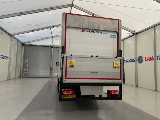 DAF CF 330 6×2 Sleeper Cab Fridge Box
