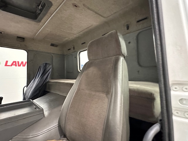 Volvo FL10 320 4×2 Sleeper Cab Tractor Unit