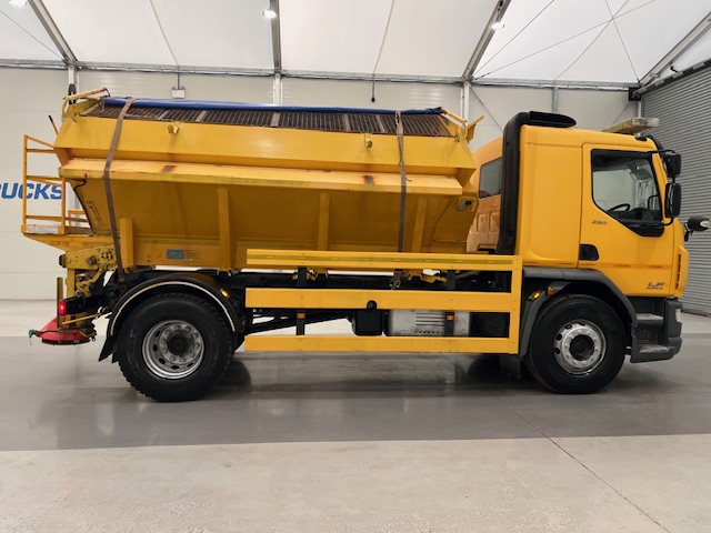 DAF LF 250 4×2 Sleeper Cab Gritter