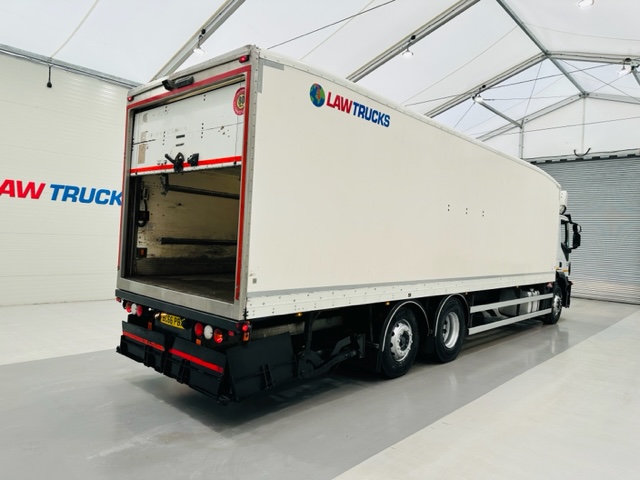 Iveco Stralis 310 Euro 6 6×2 Box Van