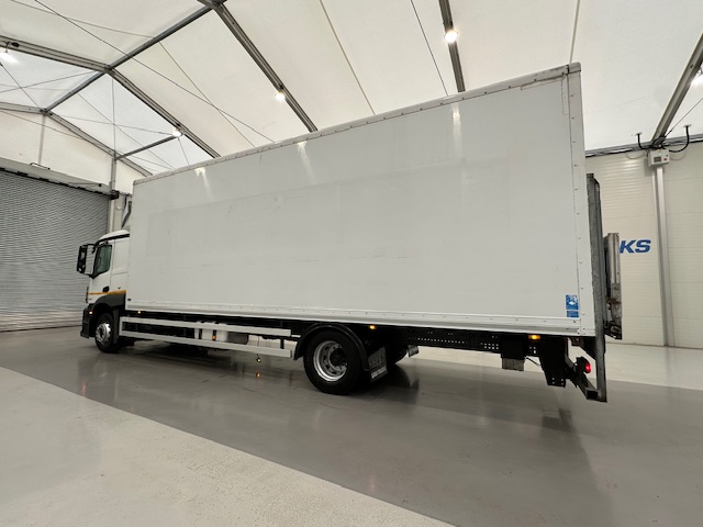 Mercedes Actros 1824 4×2 Sleeper Cab Box Van