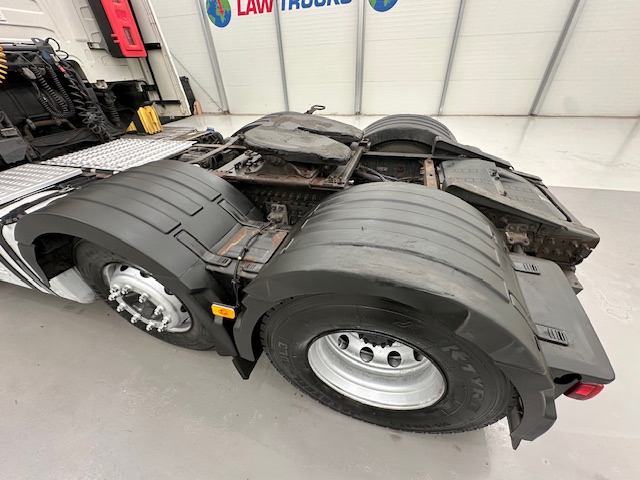 Volvo FH 460 6×2 Midlift Tractor Unit
